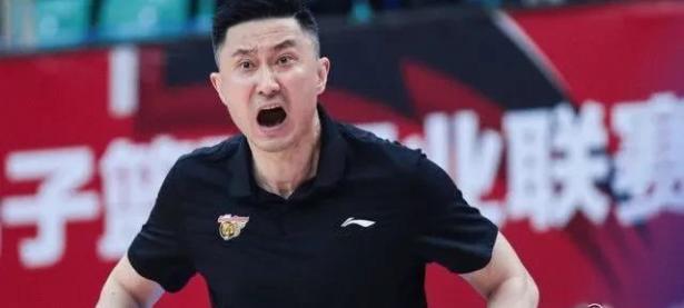 海南男篮防守表现欠佳，需加强训练