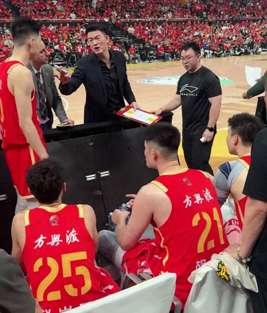 包含湖北队关键时刻备战，外援球员表现亮眼的词条